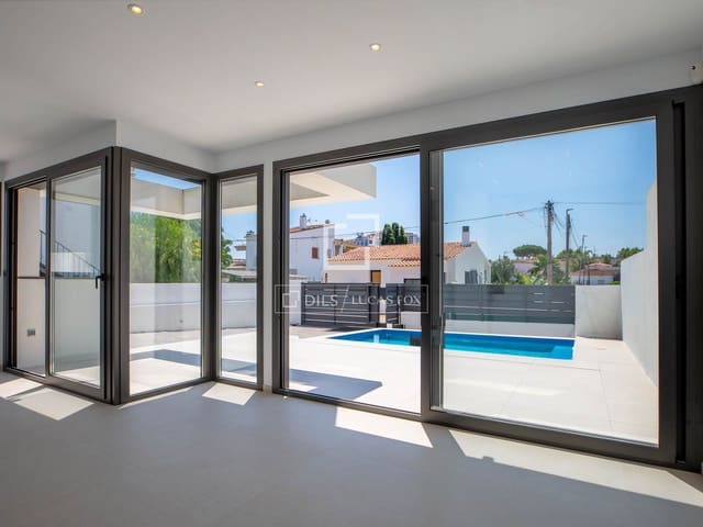 4 sovrum Villa till salu i Empuriabrava, Castelló d'Empúries med pool garage - 649 000 € (Ref: 9953426)