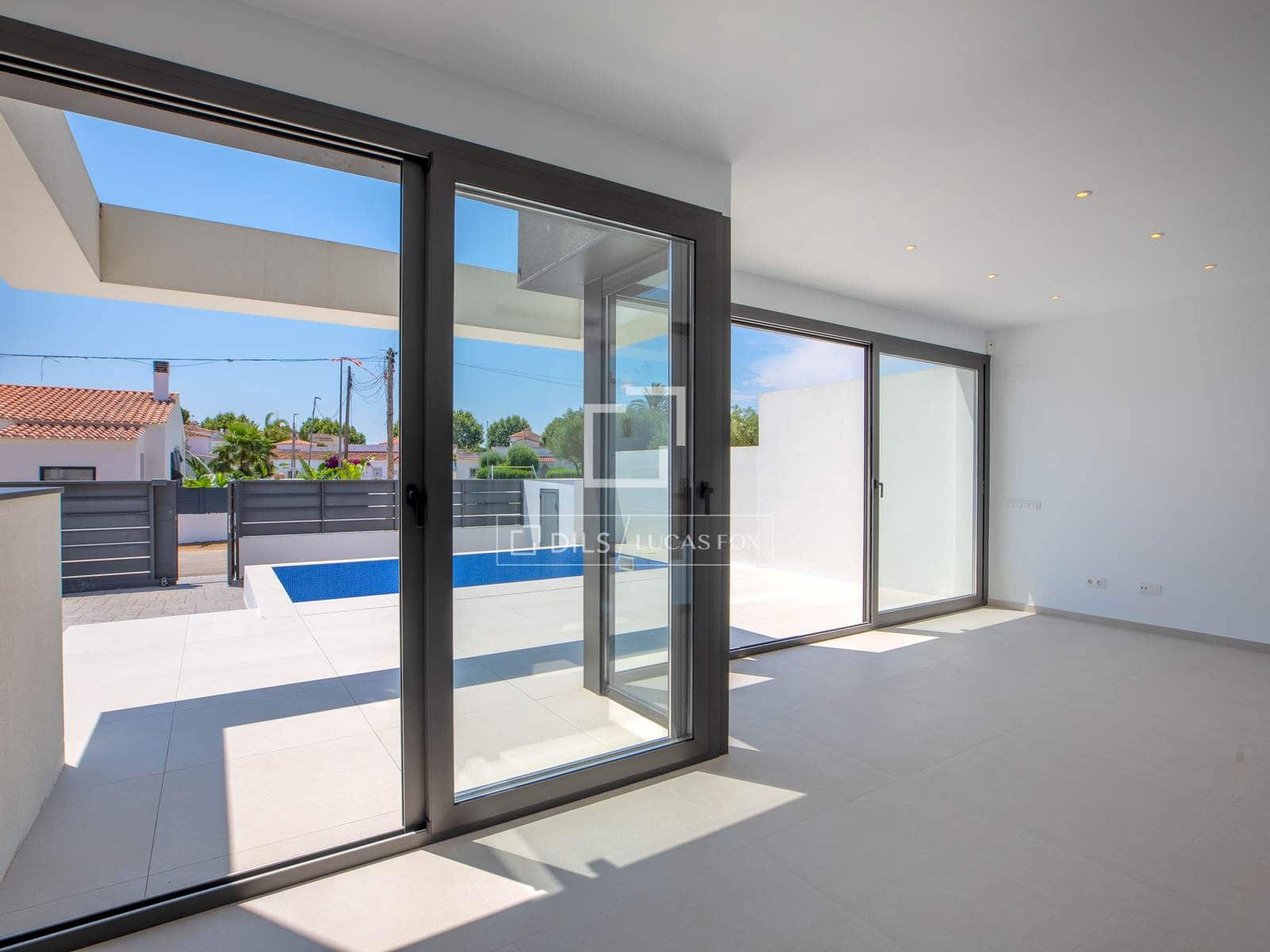 4 sovrum Villa till salu i Empuriabrava med pool garage - 649 000 € (Ref: 9953426)