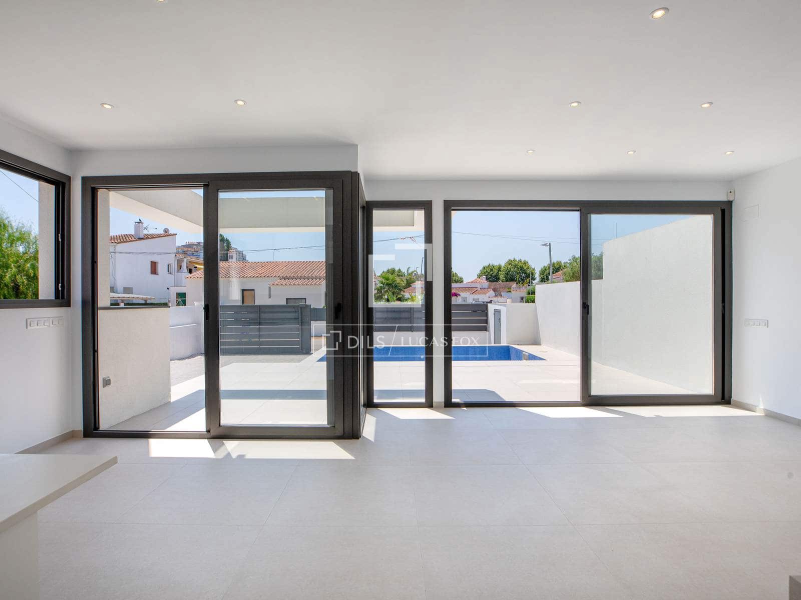 4 sovrum Villa till salu i Empuriabrava med pool garage - 649 000 € (Ref: 9953426)