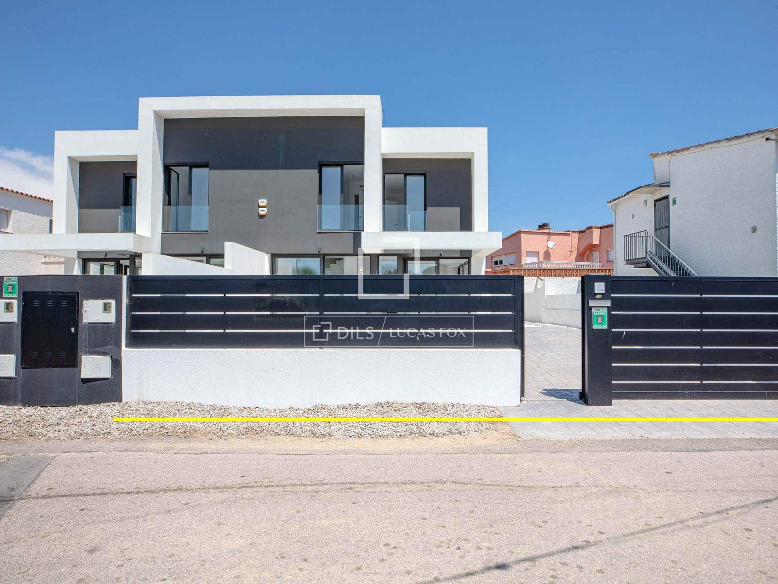 4 sovrum Villa till salu i Empuriabrava med pool garage - 649 000 € (Ref: 9953426)
