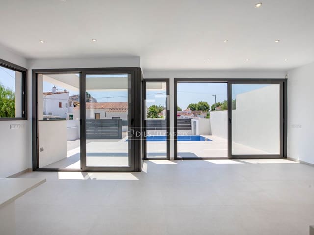 4 sovrum Villa till salu i Empuriabrava, Castelló d'Empúries med pool garage - 649 000 € (Ref: 9953426)