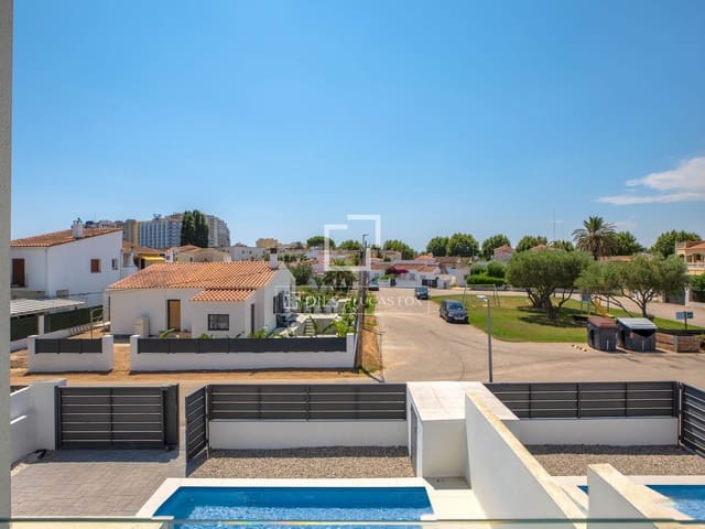4 sovrum Villa till salu i Empuriabrava, Castelló d'Empúries med pool garage - 649 000 € (Ref: 9953426)