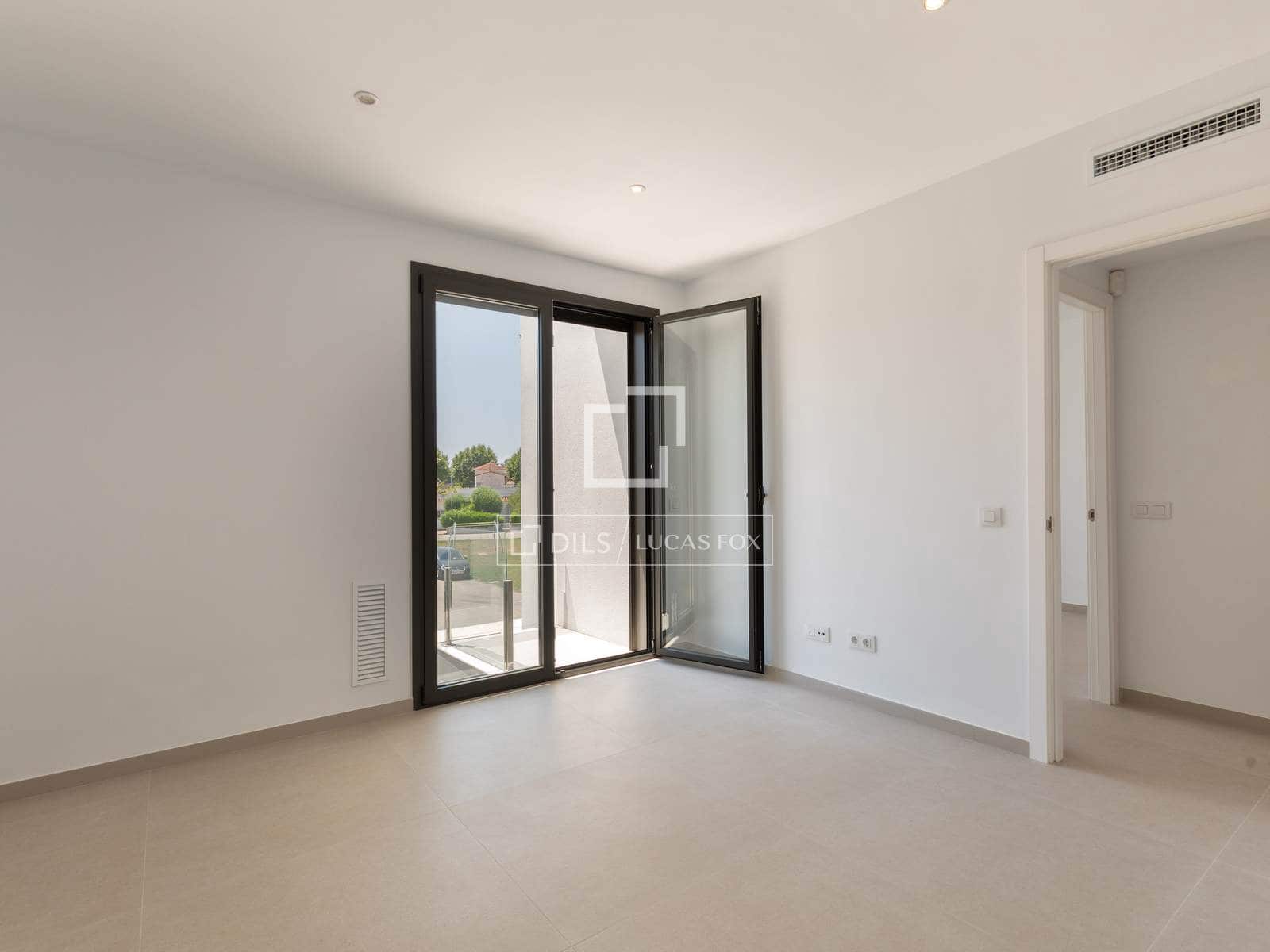 4 sovrum Villa till salu i Empuriabrava med pool garage - 649 000 € (Ref: 9953426)