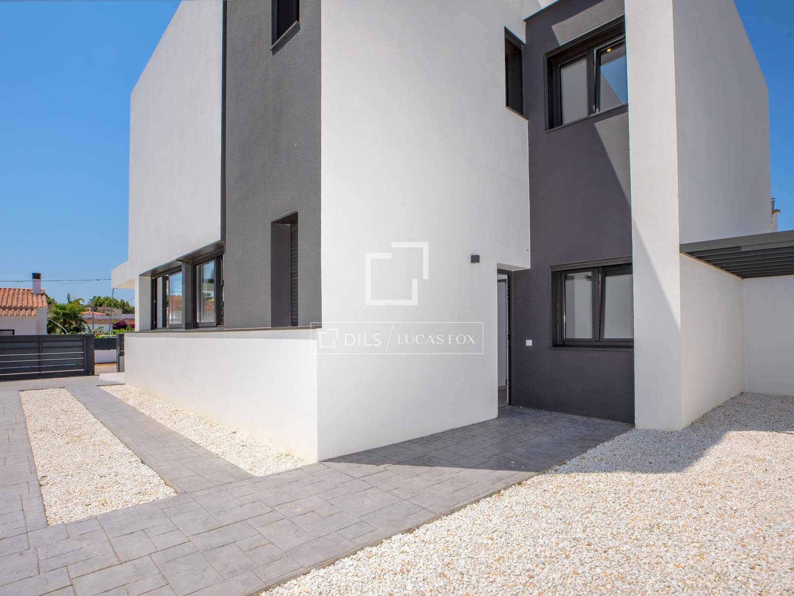 4 sovrum Villa till salu i Empuriabrava med pool garage - 649 000 € (Ref: 9953426)