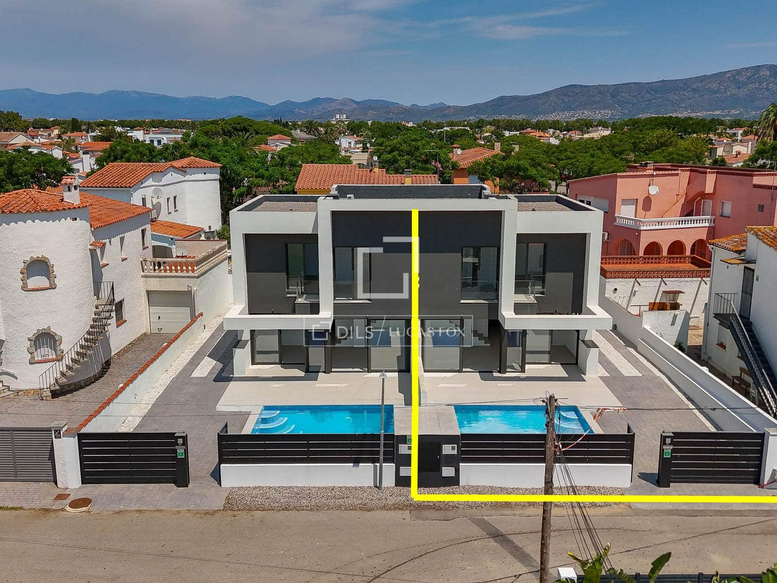 4 sovrum Villa till salu i Empuriabrava med pool garage - 649 000 € (Ref: 9953426)
