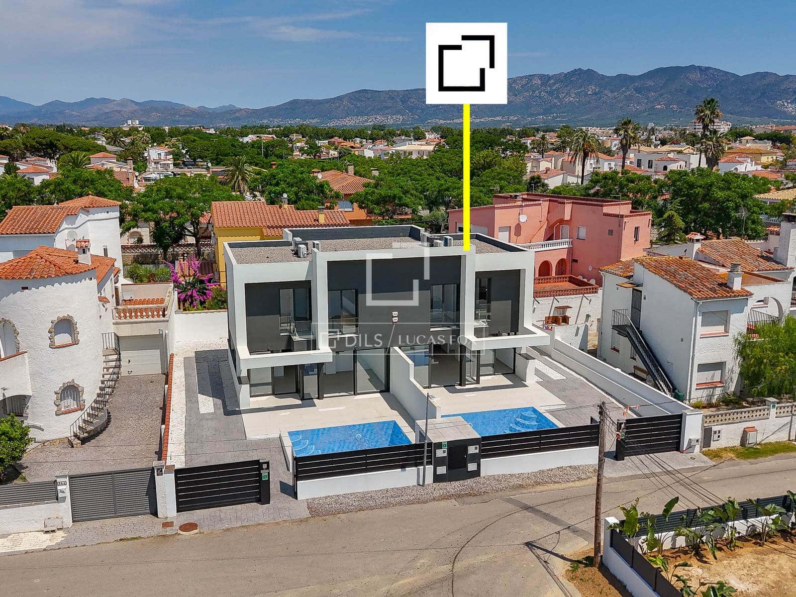 4 sovrum Villa till salu i Empuriabrava med pool garage - 649 000 € (Ref: 9953426)