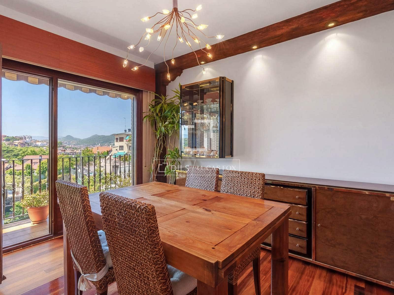 2 bedroom Apartment for sale in Donostia-San Sebastian with garage - € 650,000 (Ref: 9953428)