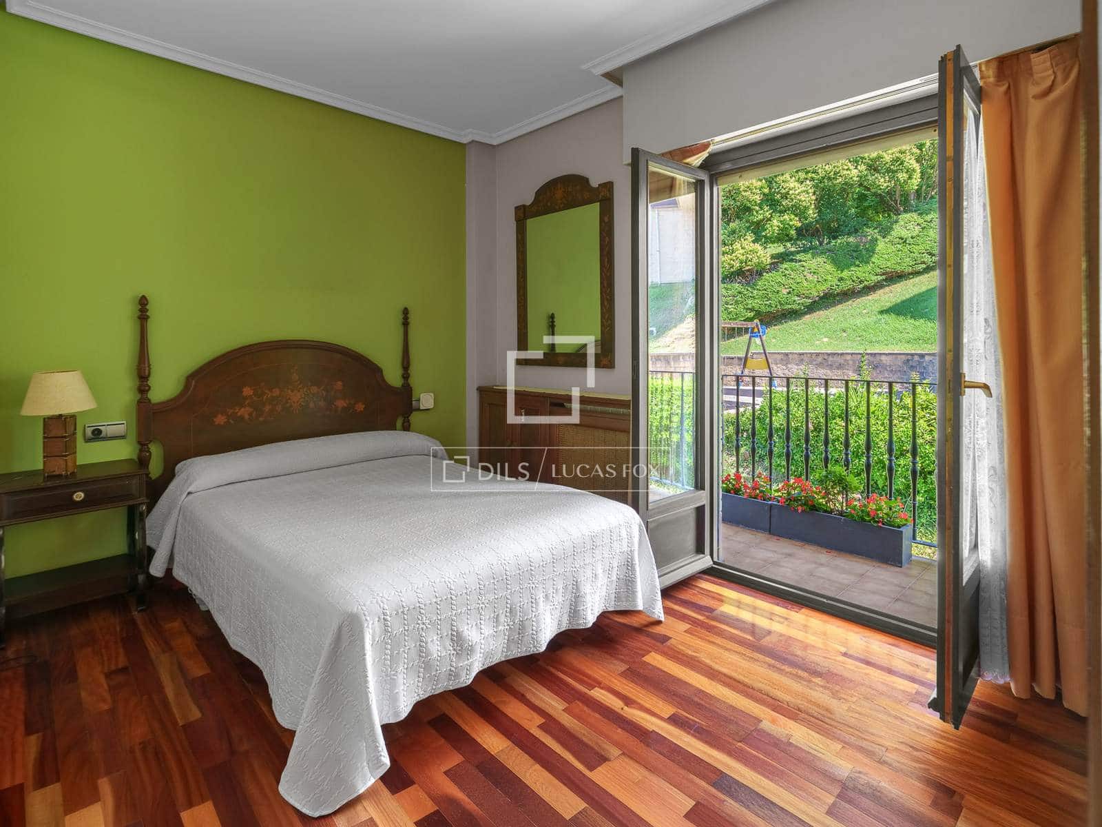 2 bedroom Apartment for sale in Donostia-San Sebastian with garage - € 650,000 (Ref: 9953428)