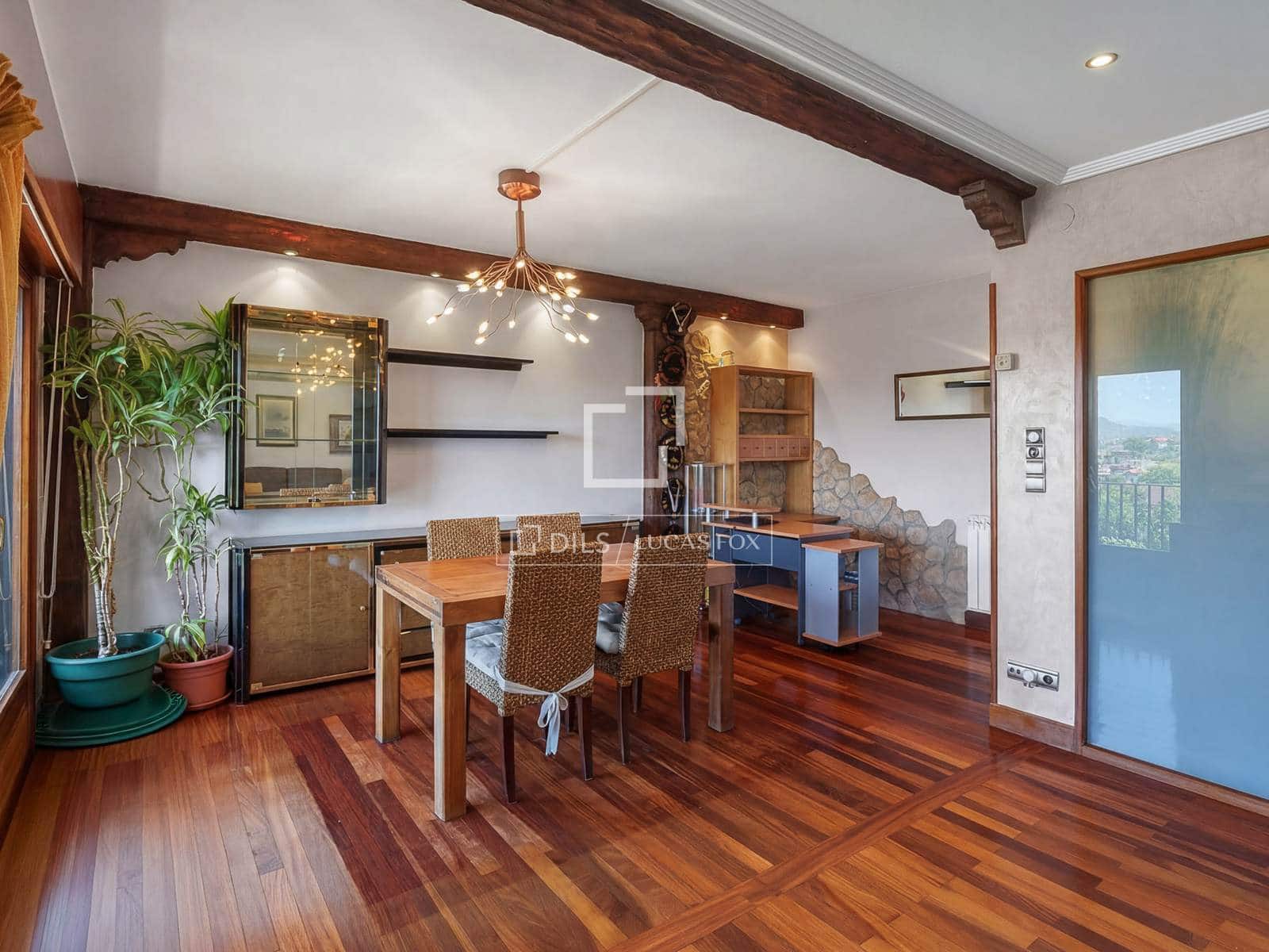 2 bedroom Apartment for sale in Donostia-San Sebastian with garage - € 650,000 (Ref: 9953428)