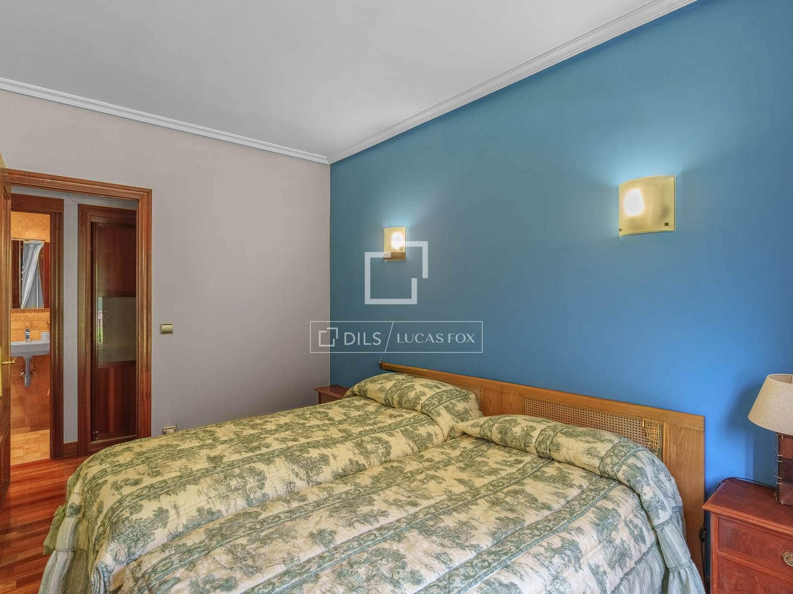 2 bedroom Apartment for sale in Donostia-San Sebastian with garage - € 650,000 (Ref: 9953428)