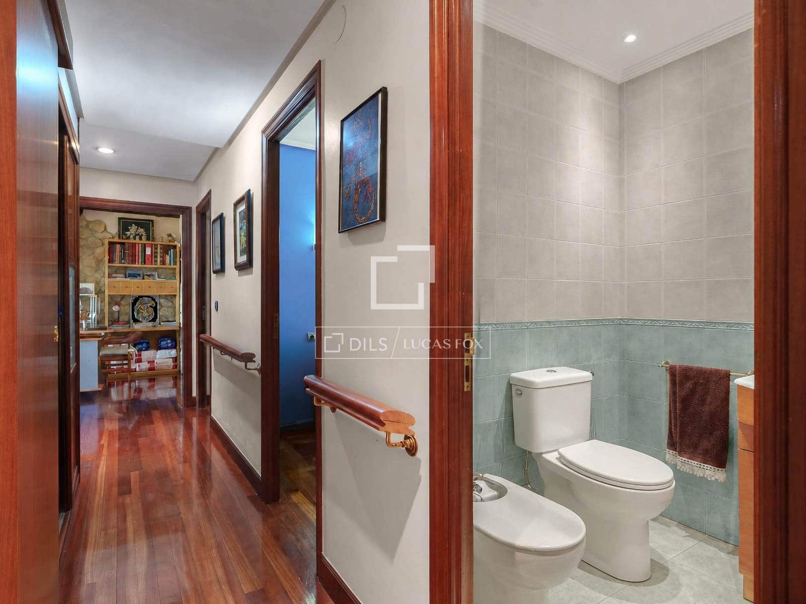 2 bedroom Apartment for sale in Donostia-San Sebastian with garage - € 650,000 (Ref: 9953428)