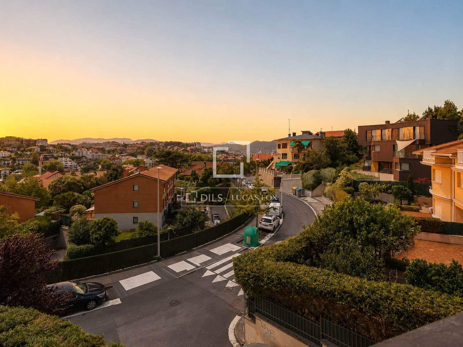 2 bedroom Apartment for sale in Donostia-San Sebastian with garage - € 650,000 (Ref: 9953428)