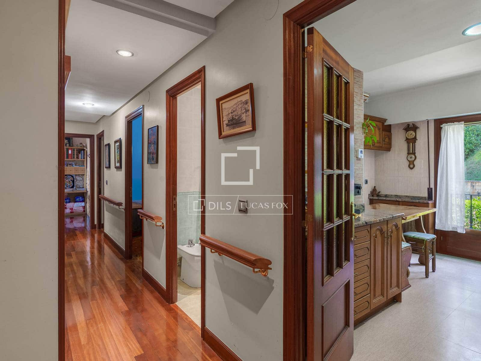 2 bedroom Apartment for sale in Donostia-San Sebastian with garage - € 650,000 (Ref: 9953428)