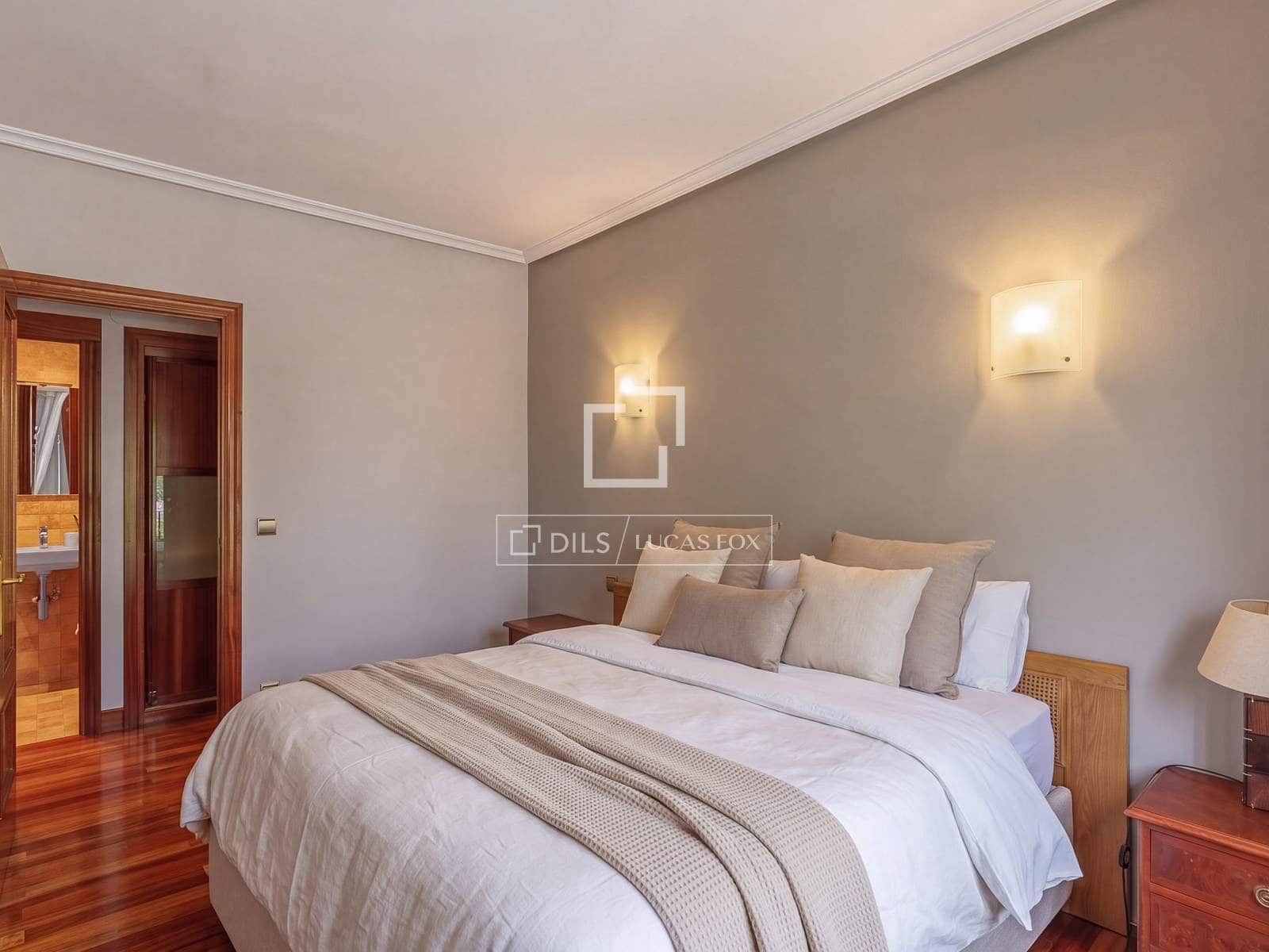 2 bedroom Apartment for sale in Donostia-San Sebastian with garage - € 650,000 (Ref: 9953428)