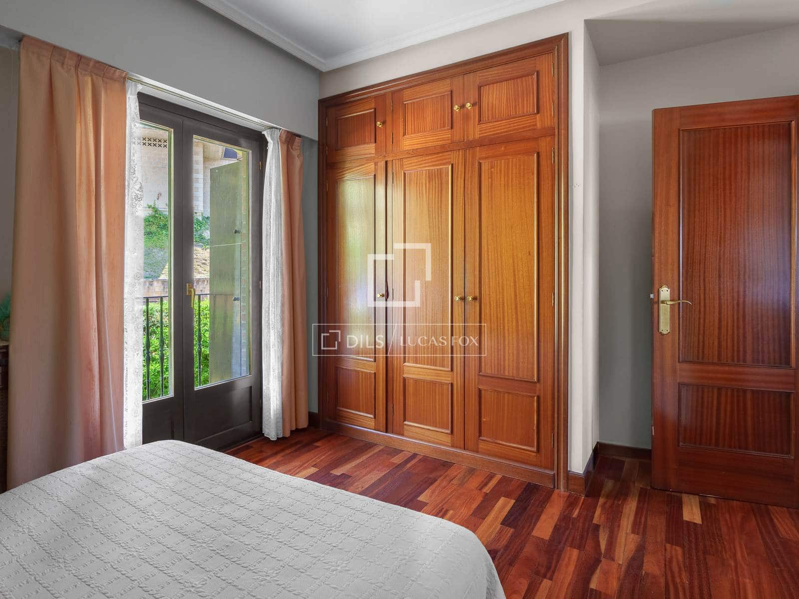 2 bedroom Apartment for sale in Donostia-San Sebastian with garage - € 650,000 (Ref: 9953428)