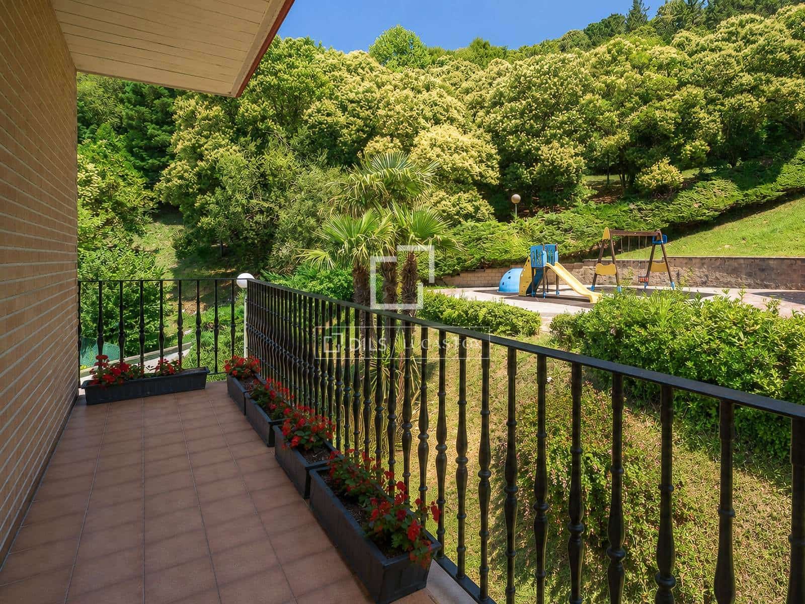 2 bedroom Apartment for sale in Donostia-San Sebastian with garage - € 650,000 (Ref: 9953428)