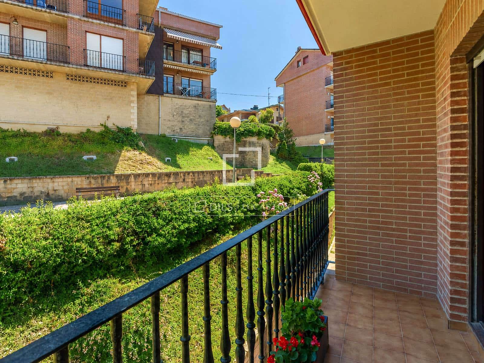 2 bedroom Apartment for sale in Donostia-San Sebastian with garage - € 650,000 (Ref: 9953428)