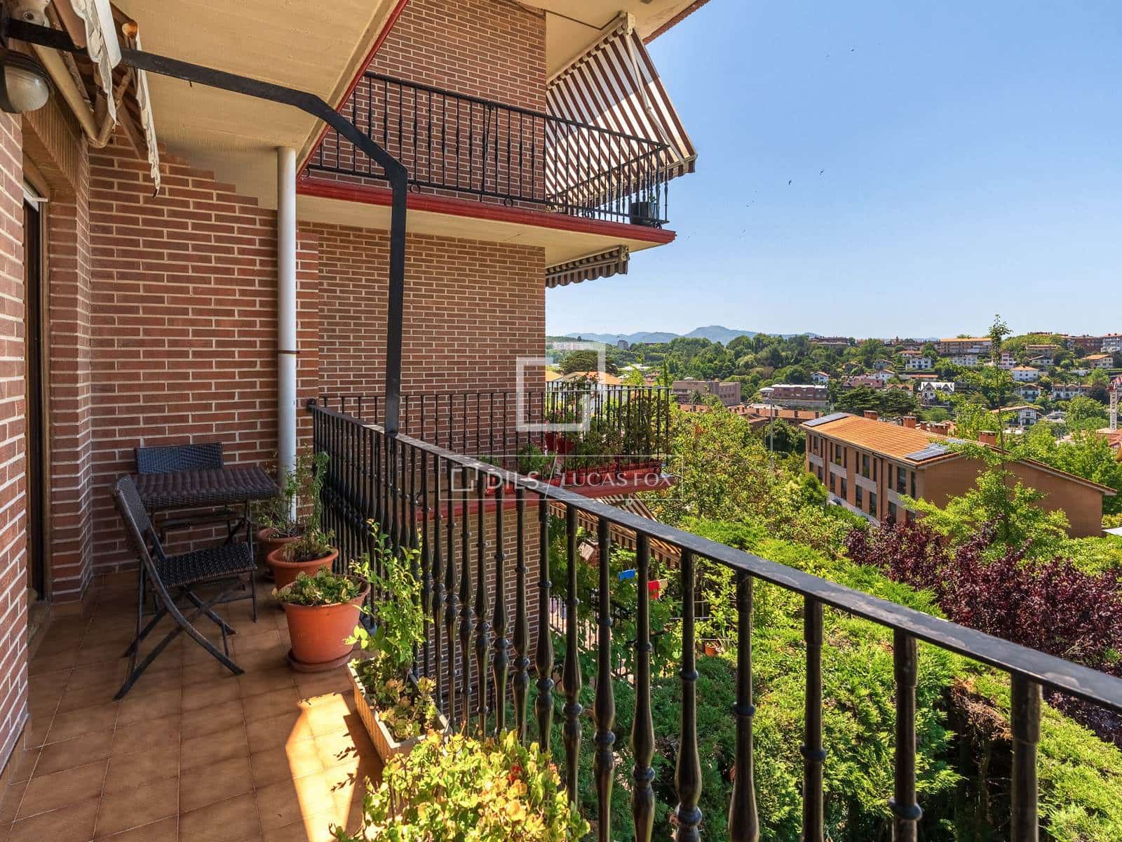 2 bedroom Apartment for sale in Donostia-San Sebastian with garage - € 650,000 (Ref: 9953428)