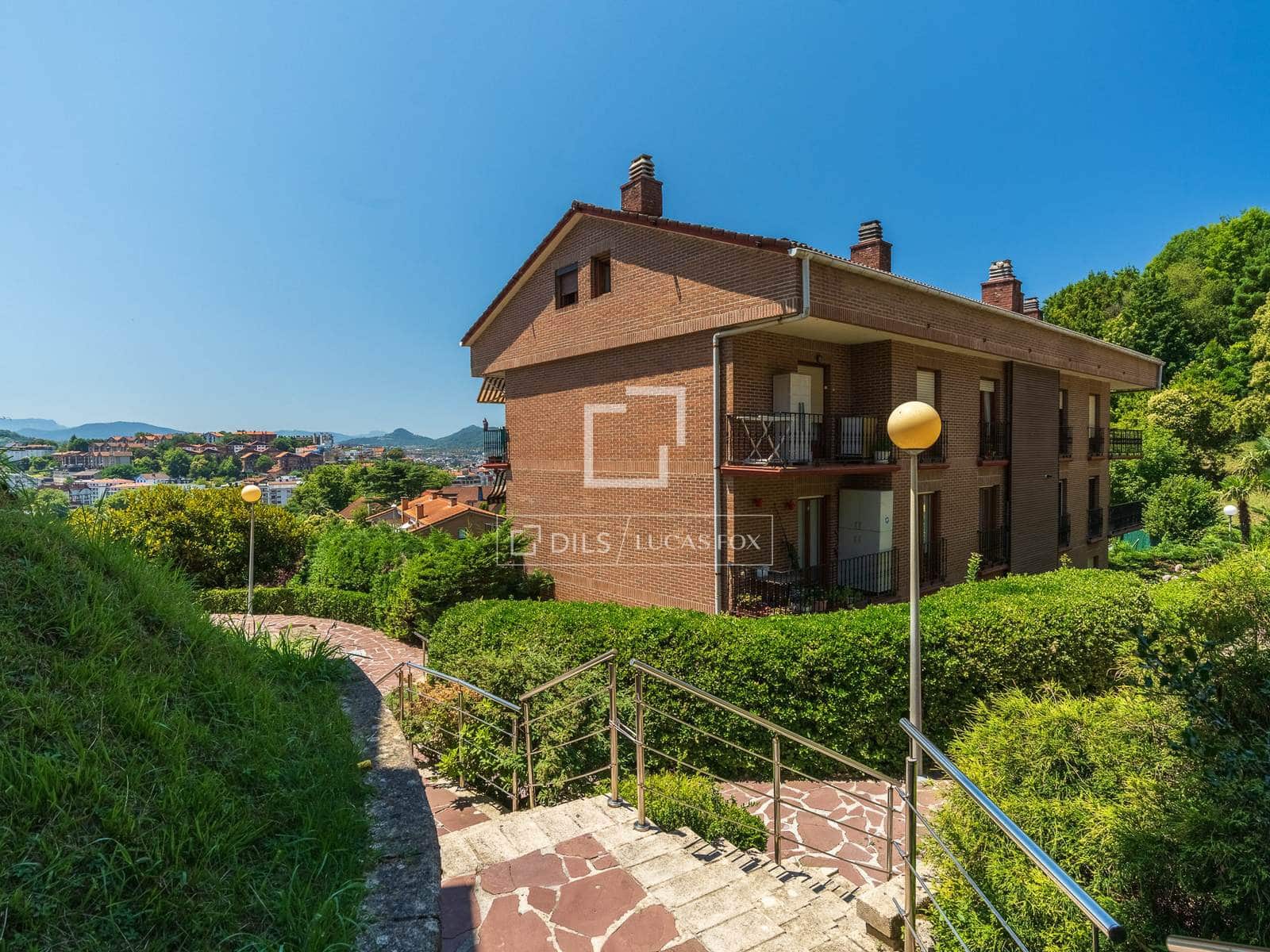 2 bedroom Apartment for sale in Donostia-San Sebastian with garage - € 650,000 (Ref: 9953428)