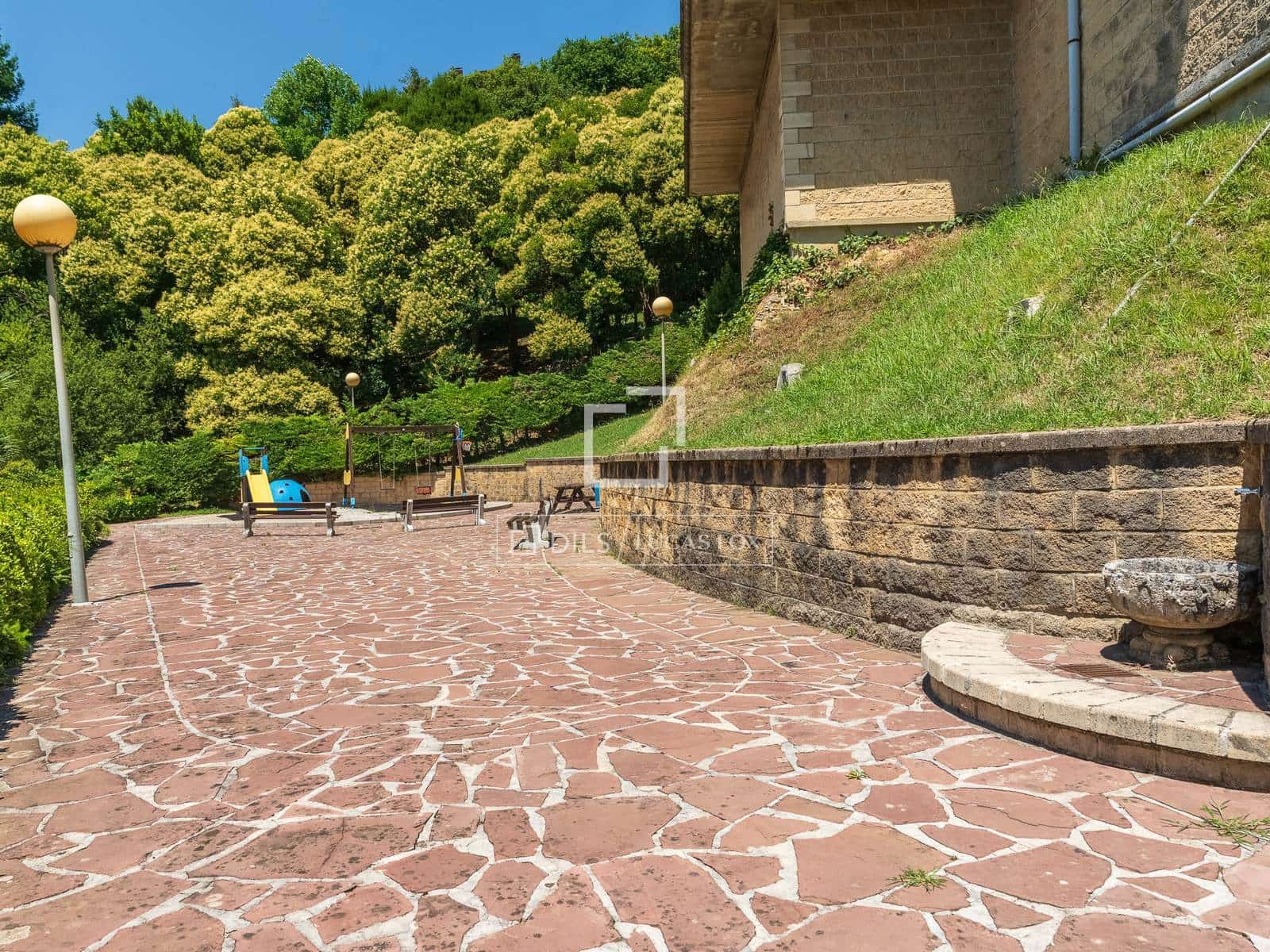 2 bedroom Apartment for sale in Donostia-San Sebastian with garage - € 650,000 (Ref: 9953428)