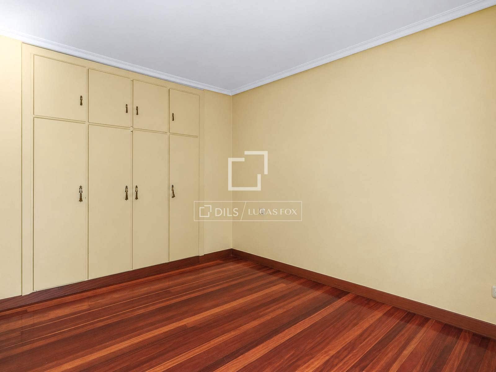 4 bedroom Apartment for sale in Donostia-San Sebastian - € 1,150,000 (Ref: 9953459)