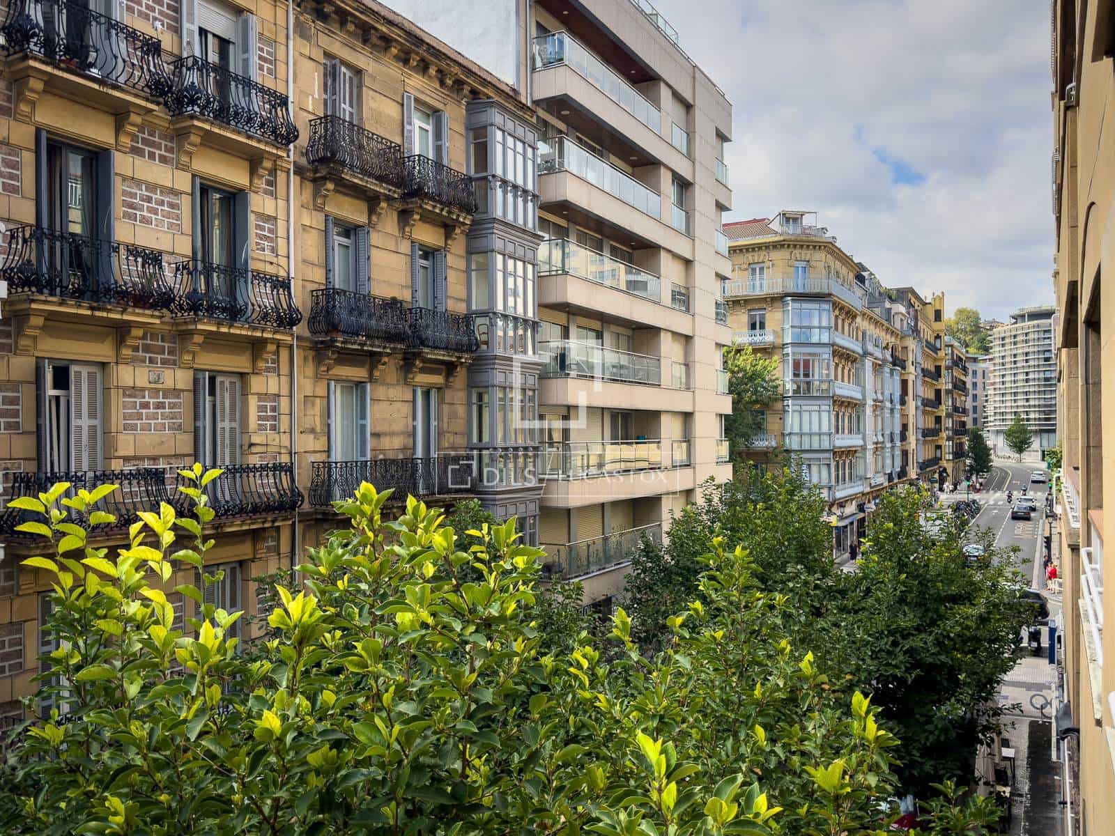 4 bedroom Apartment for sale in Donostia-San Sebastian - € 1,150,000 (Ref: 9953459)