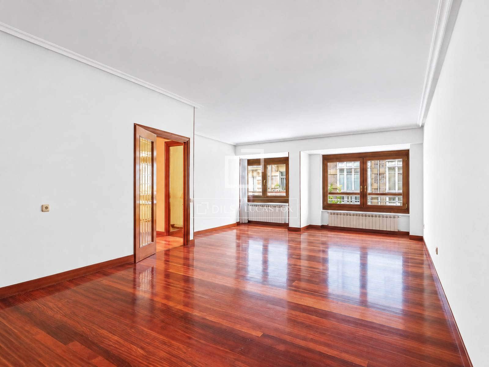 4 bedroom Apartment for sale in Donostia-San Sebastian - € 1,150,000 (Ref: 9953459)