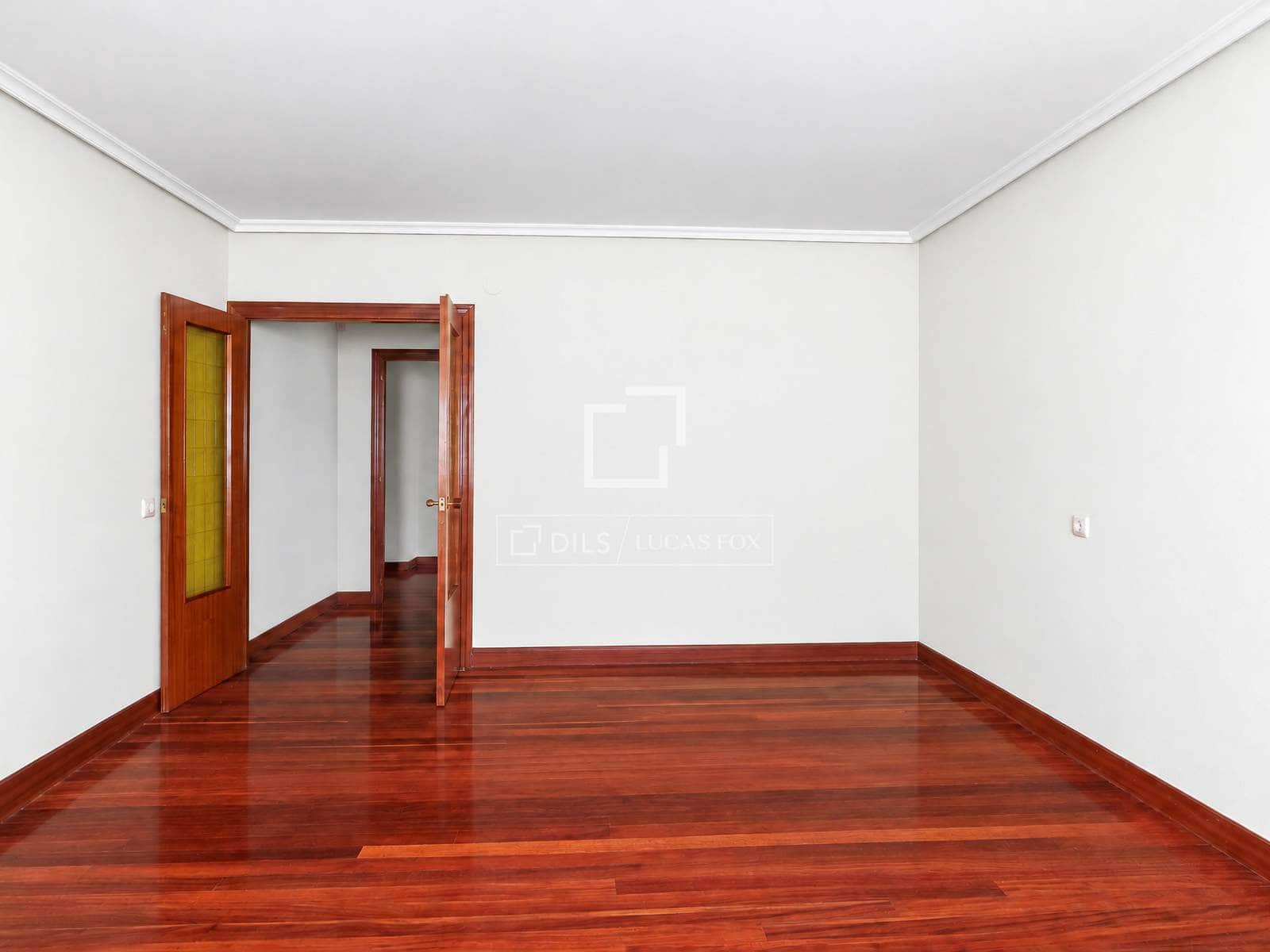 4 bedroom Apartment for sale in Donostia-San Sebastian - € 1,150,000 (Ref: 9953459)