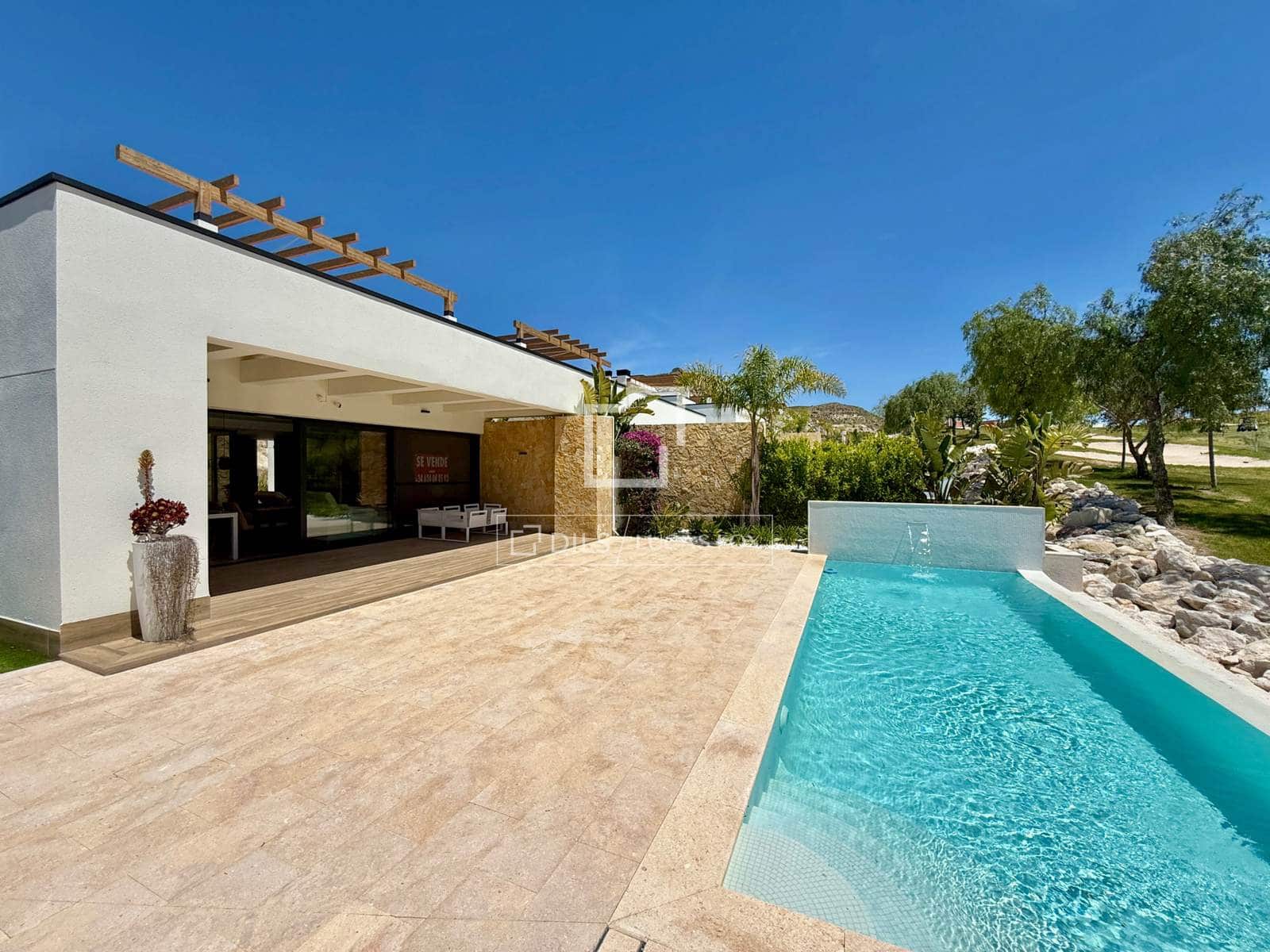 3 soverom Villa til salgs i Monforte del Cid med svømmebasseng garasje - € 575 000 (Ref: 9954611)