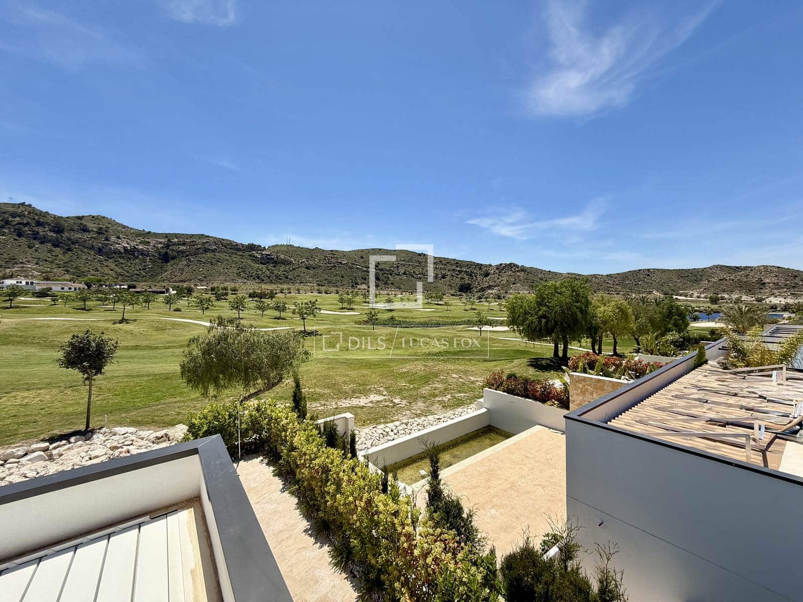 3 soverom Villa til salgs i Monforte del Cid med svømmebasseng garasje - € 575 000 (Ref: 9954611)