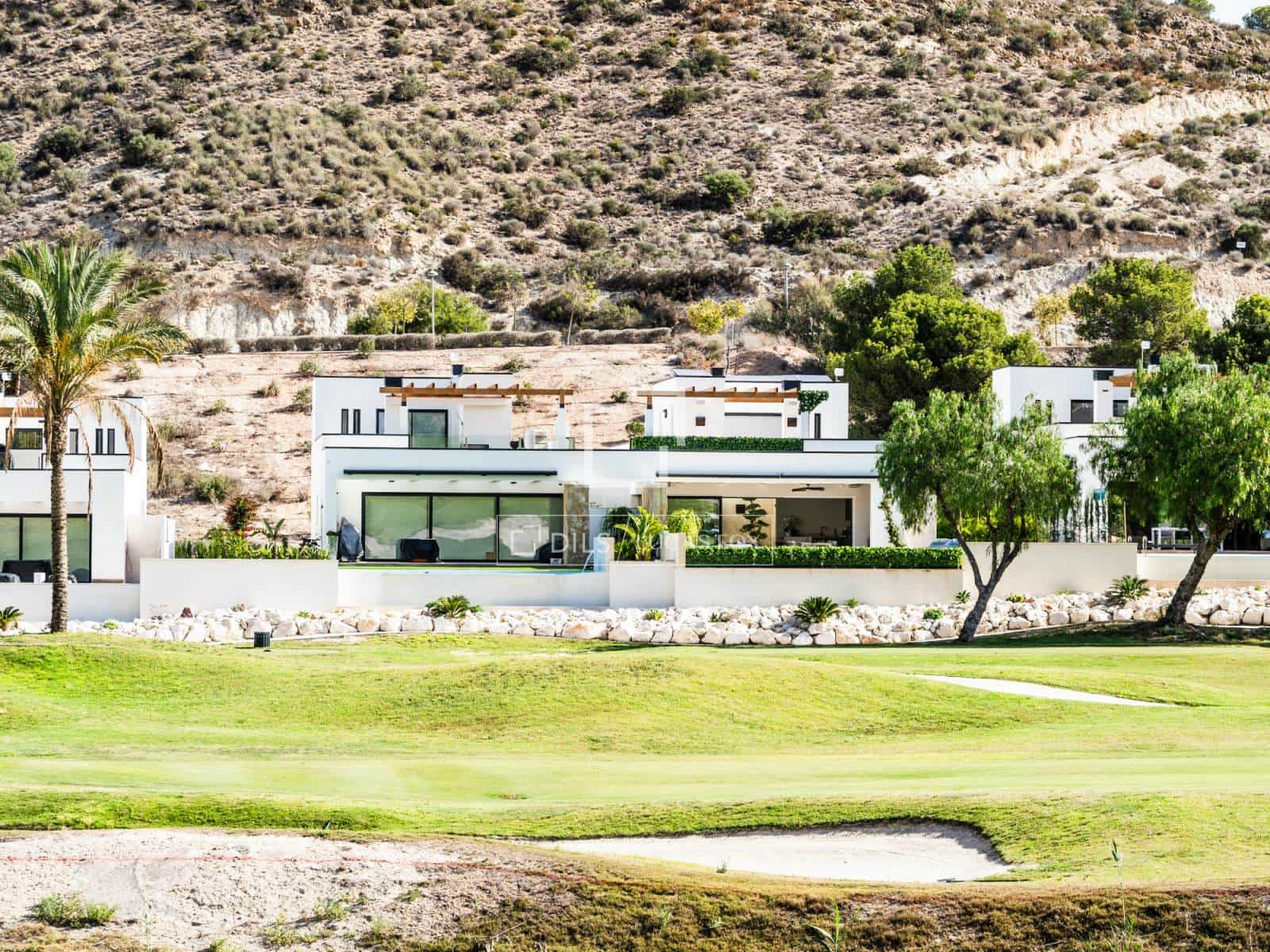 3 soverom Villa til salgs i Monforte del Cid med svømmebasseng garasje - € 489 000 (Ref: 9954612)