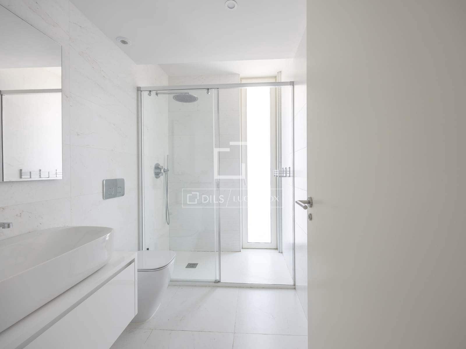 3 bedroom Apartment for rent in Valencia city with pool garage - € 2,700 (Ref: 9956082)