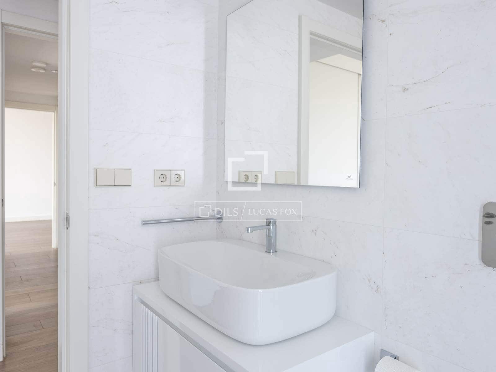 3 bedroom Apartment for rent in Valencia city with pool garage - € 2,700 (Ref: 9956082)
