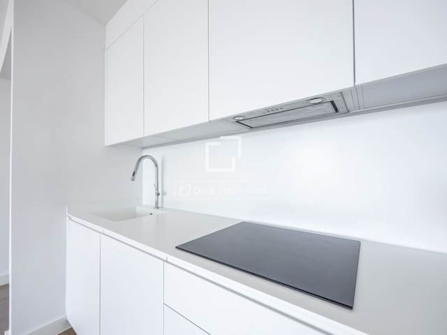 3 bedroom Apartment for rent in Valencia city with pool garage - € 2,700 (Ref: 9956082)