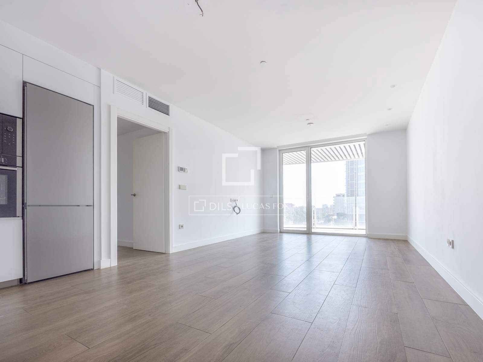 3 bedroom Apartment for rent in Valencia city with pool garage - € 2,700 (Ref: 9956082)