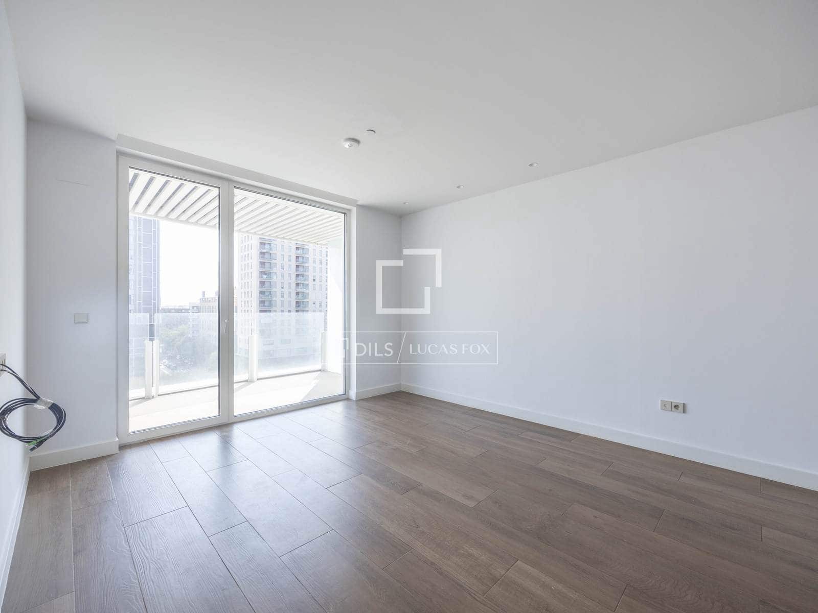 3 bedroom Apartment for rent in Valencia city with pool garage - € 2,700 (Ref: 9956082)