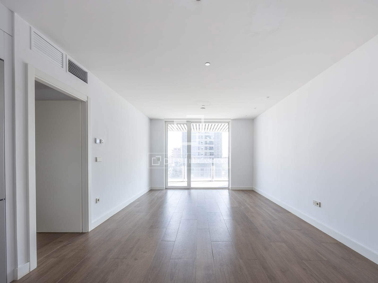 3 bedroom Apartment for rent in Valencia city with pool garage - € 2,700 (Ref: 9956082)