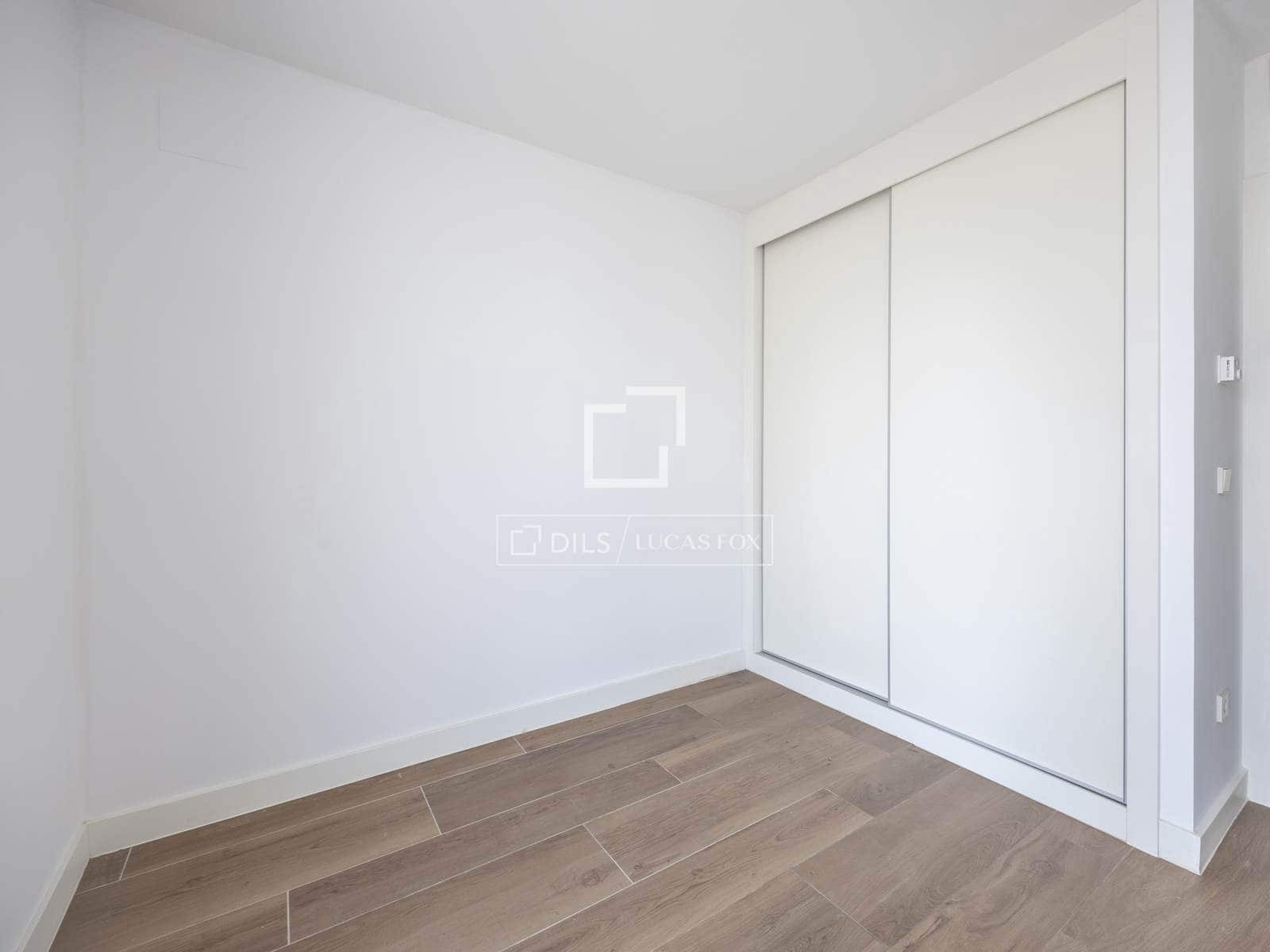 3 bedroom Apartment for rent in Valencia city with pool garage - € 2,700 (Ref: 9956082)