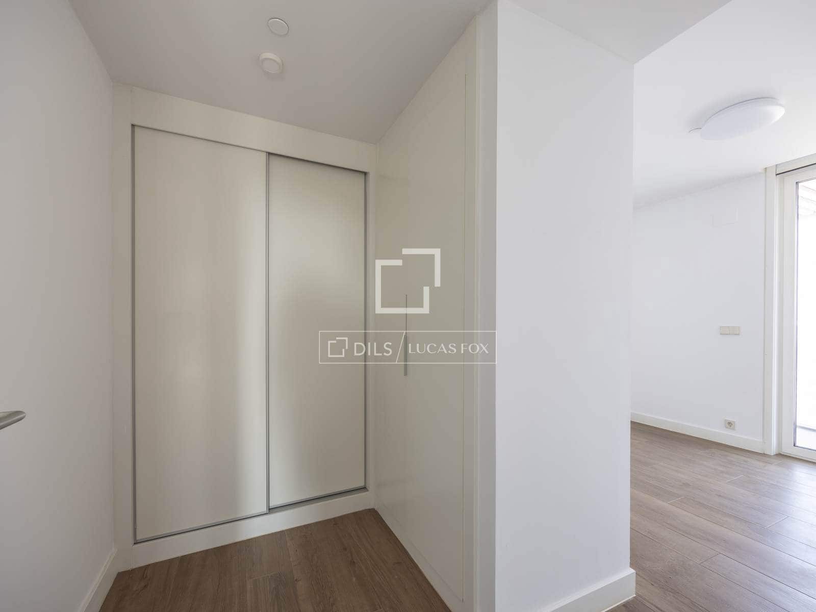 3 bedroom Apartment for rent in Valencia city with pool garage - € 2,700 (Ref: 9956082)