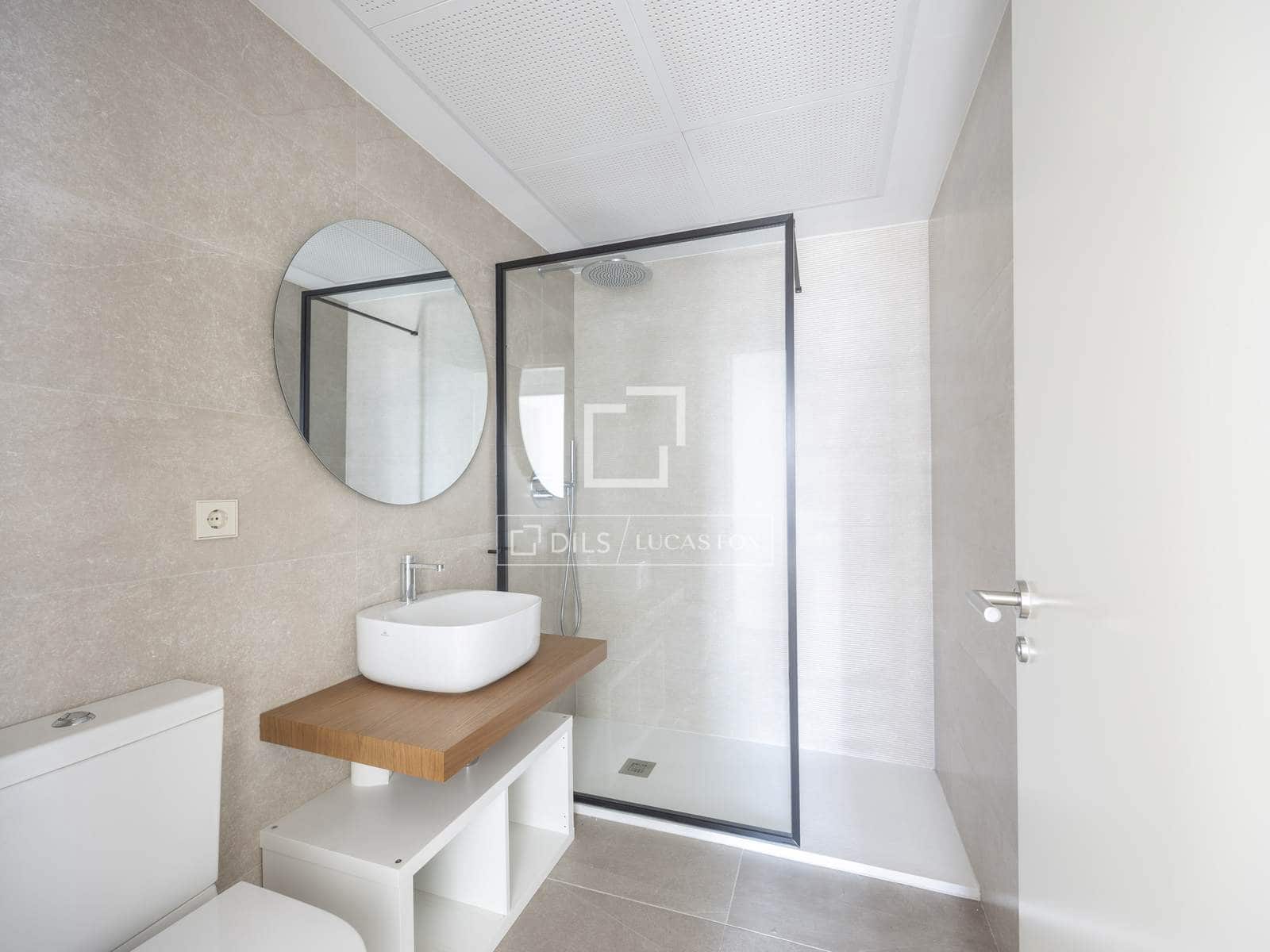 3 bedroom Apartment for rent in Valencia city with pool garage - € 2,700 (Ref: 9956082)