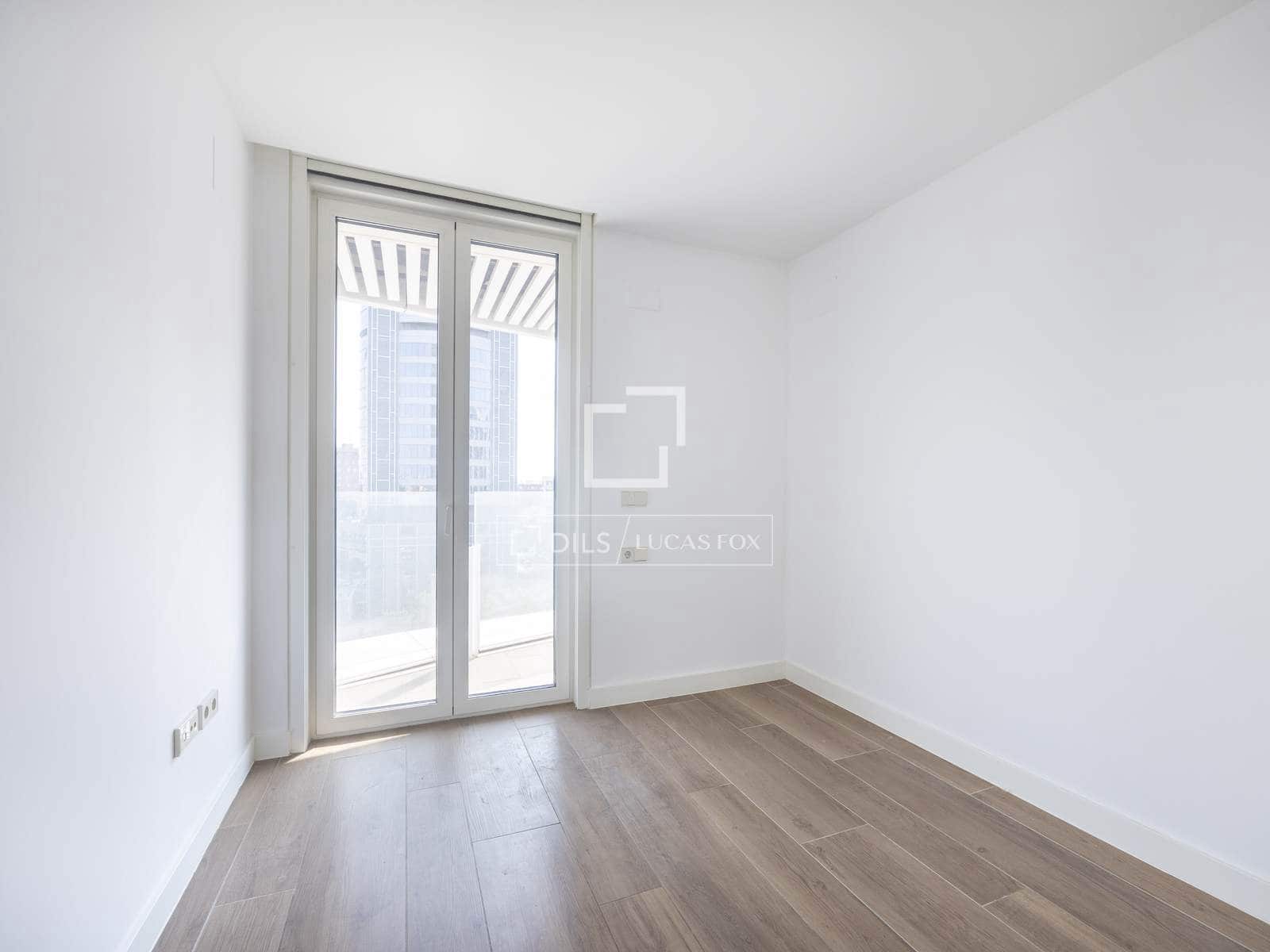 3 bedroom Apartment for rent in Valencia city with pool garage - € 2,700 (Ref: 9956082)