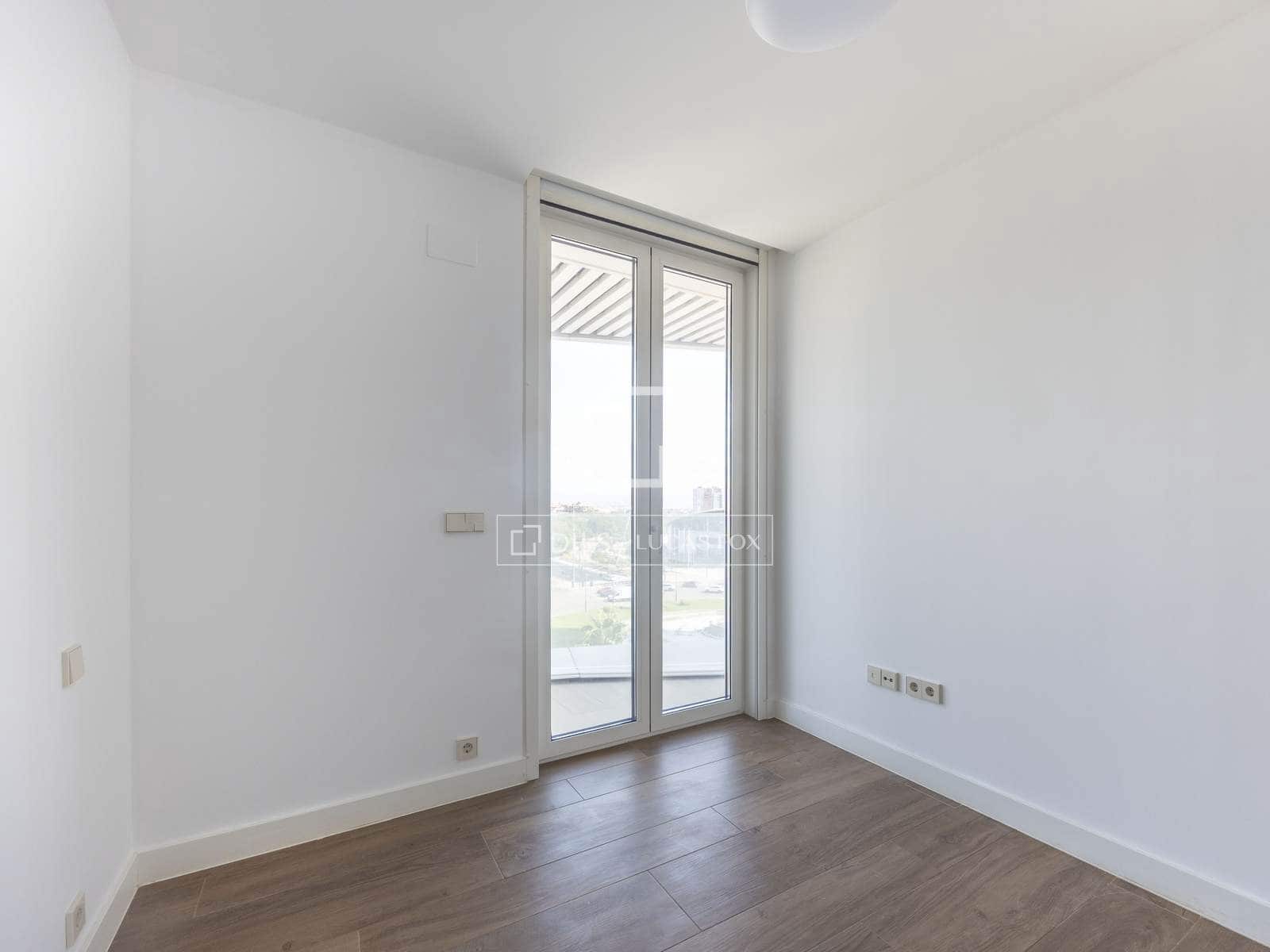3 bedroom Apartment for rent in Valencia city with pool garage - € 2,700 (Ref: 9956082)