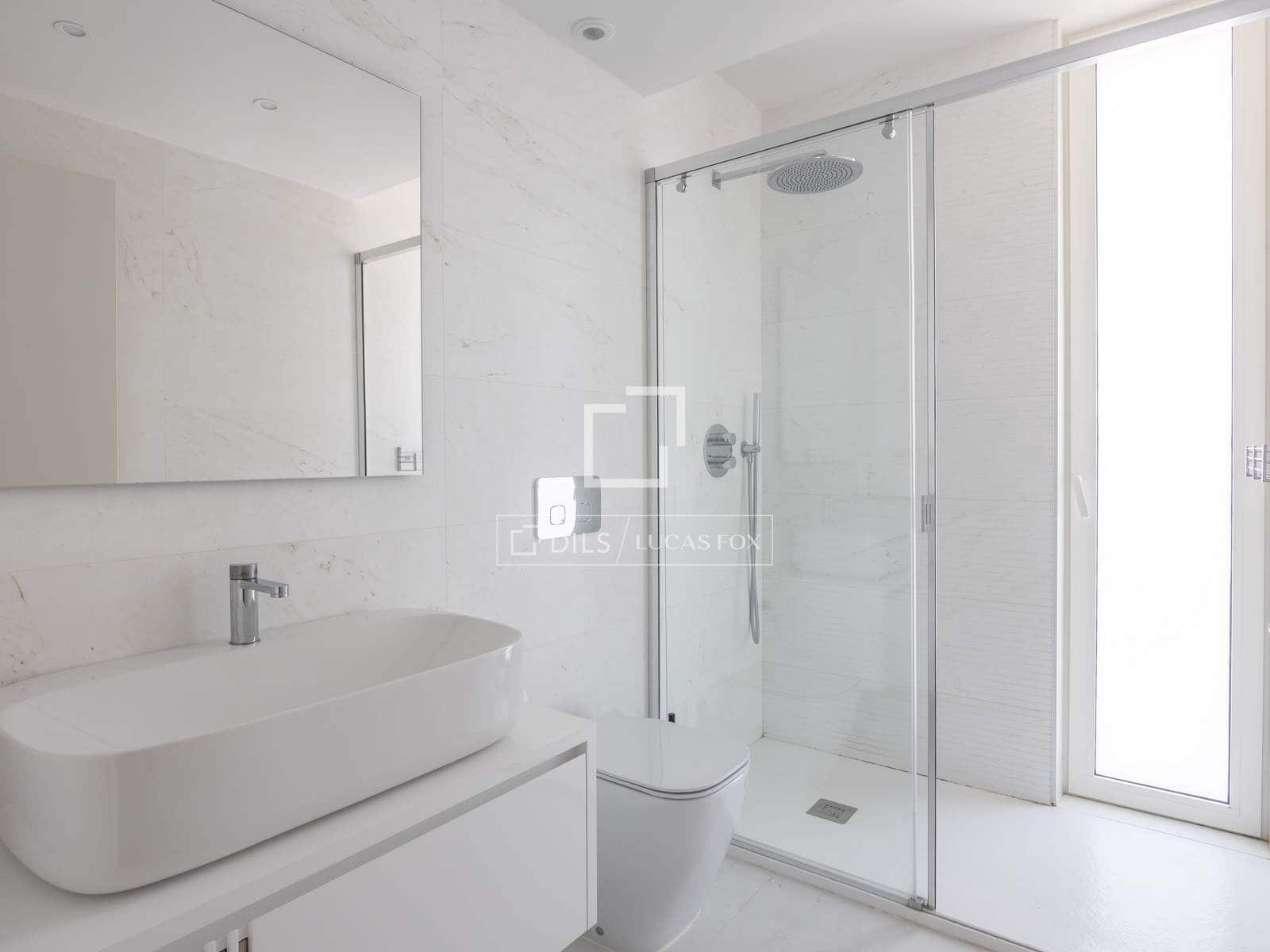 3 bedroom Apartment for rent in Valencia city with pool garage - € 2,700 (Ref: 9956082)