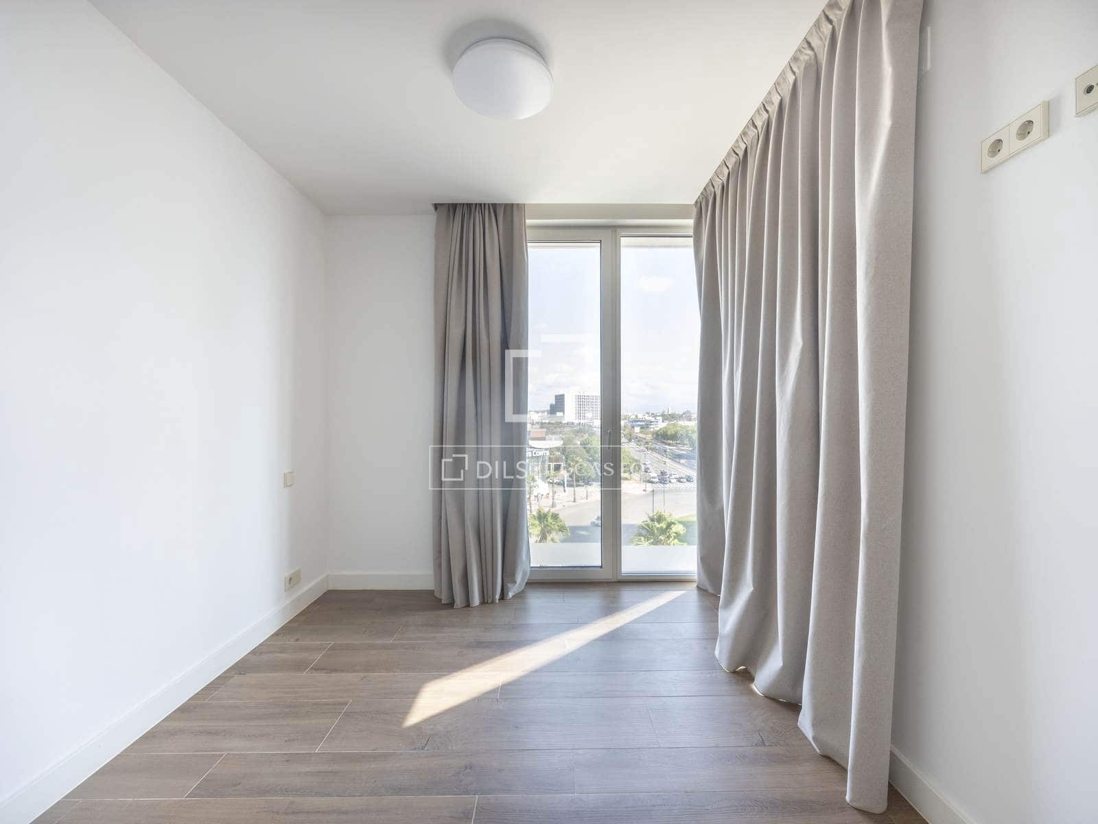 3 bedroom Apartment for rent in Valencia city with pool garage - € 2,700 (Ref: 9956082)