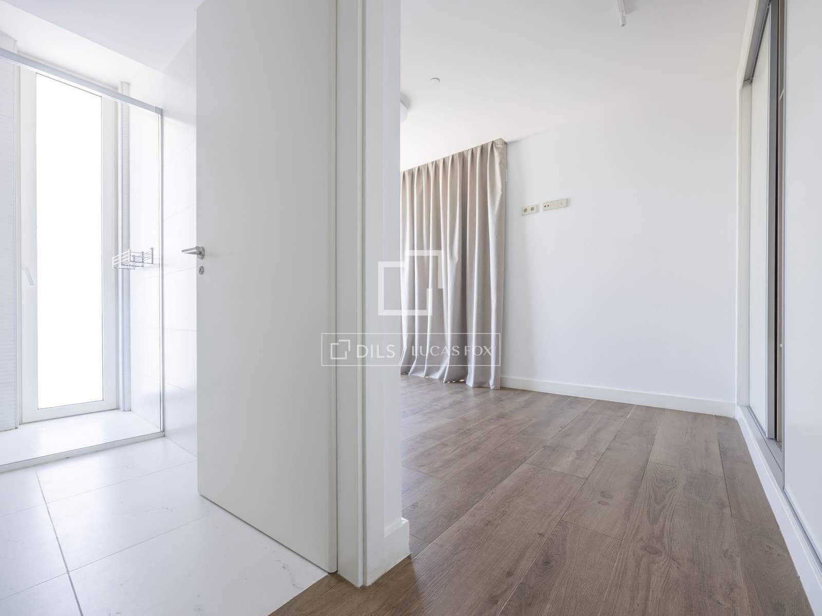 3 bedroom Apartment for rent in Valencia city with pool garage - € 2,700 (Ref: 9956082)