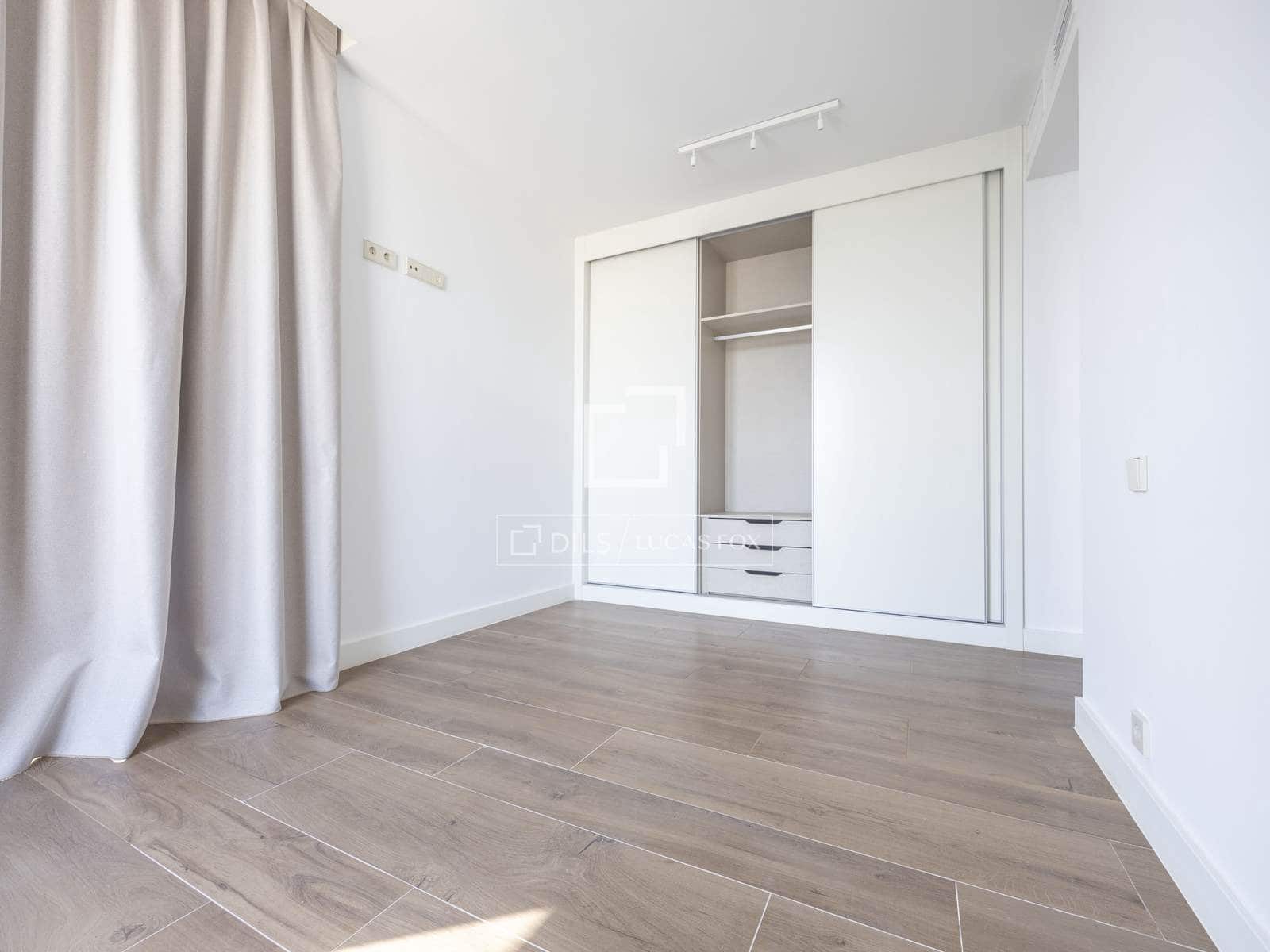 3 bedroom Apartment for rent in Valencia city with pool garage - € 2,700 (Ref: 9956082)