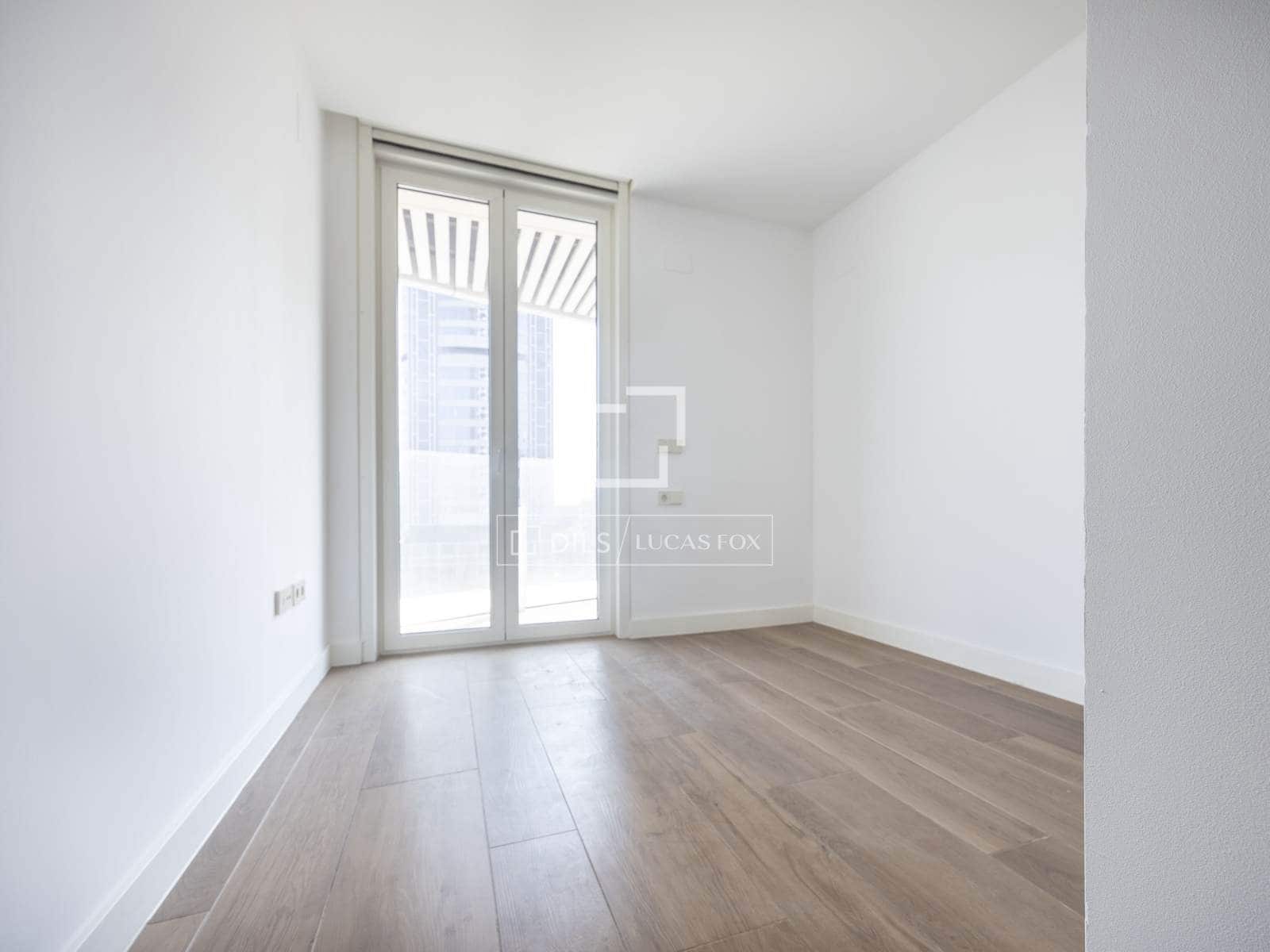 3 bedroom Apartment for rent in Valencia city with pool garage - € 2,700 (Ref: 9956082)