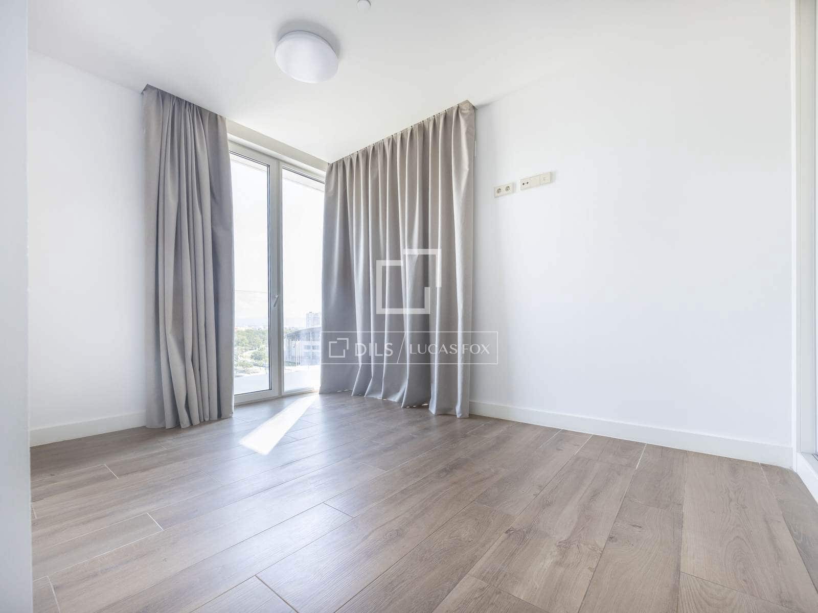 3 bedroom Apartment for rent in Valencia city with pool garage - € 2,700 (Ref: 9956082)