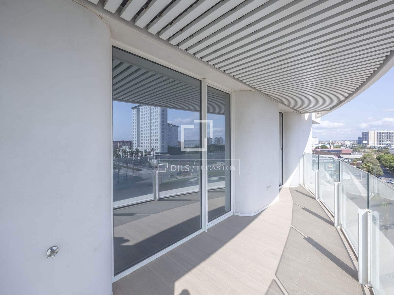 3 bedroom Apartment for rent in Valencia city with pool garage - € 2,700 (Ref: 9956082)