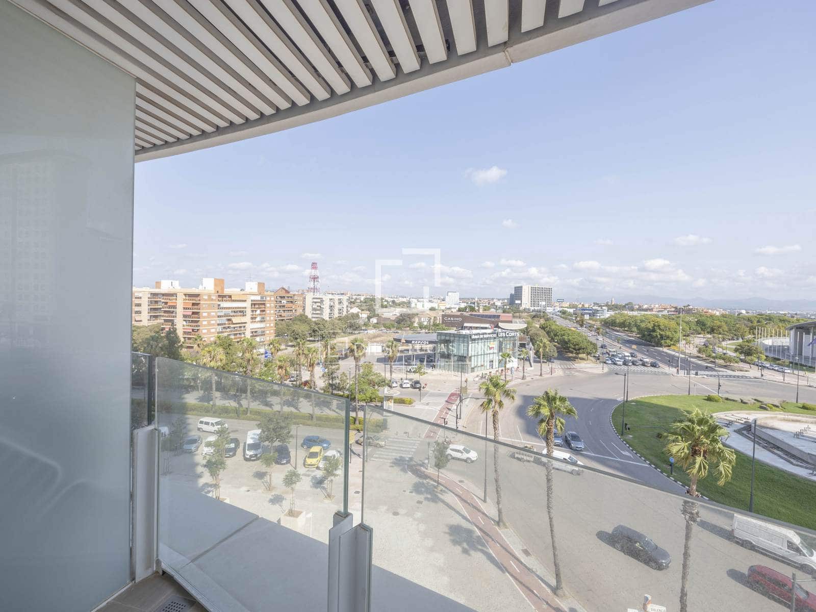 3 bedroom Apartment for rent in Valencia city with pool garage - € 2,700 (Ref: 9956082)